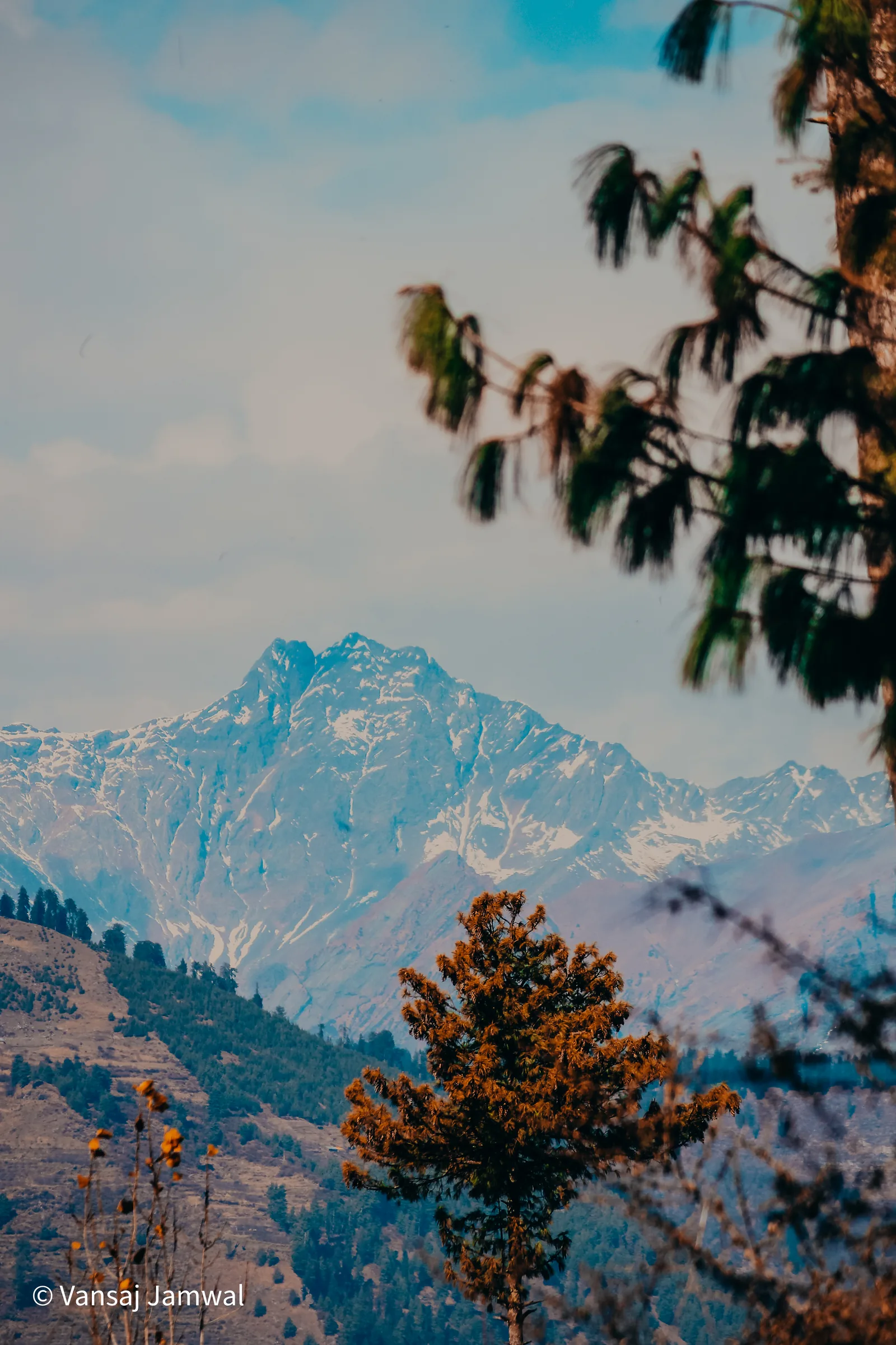 Kasol, Snow peaks above the valley
