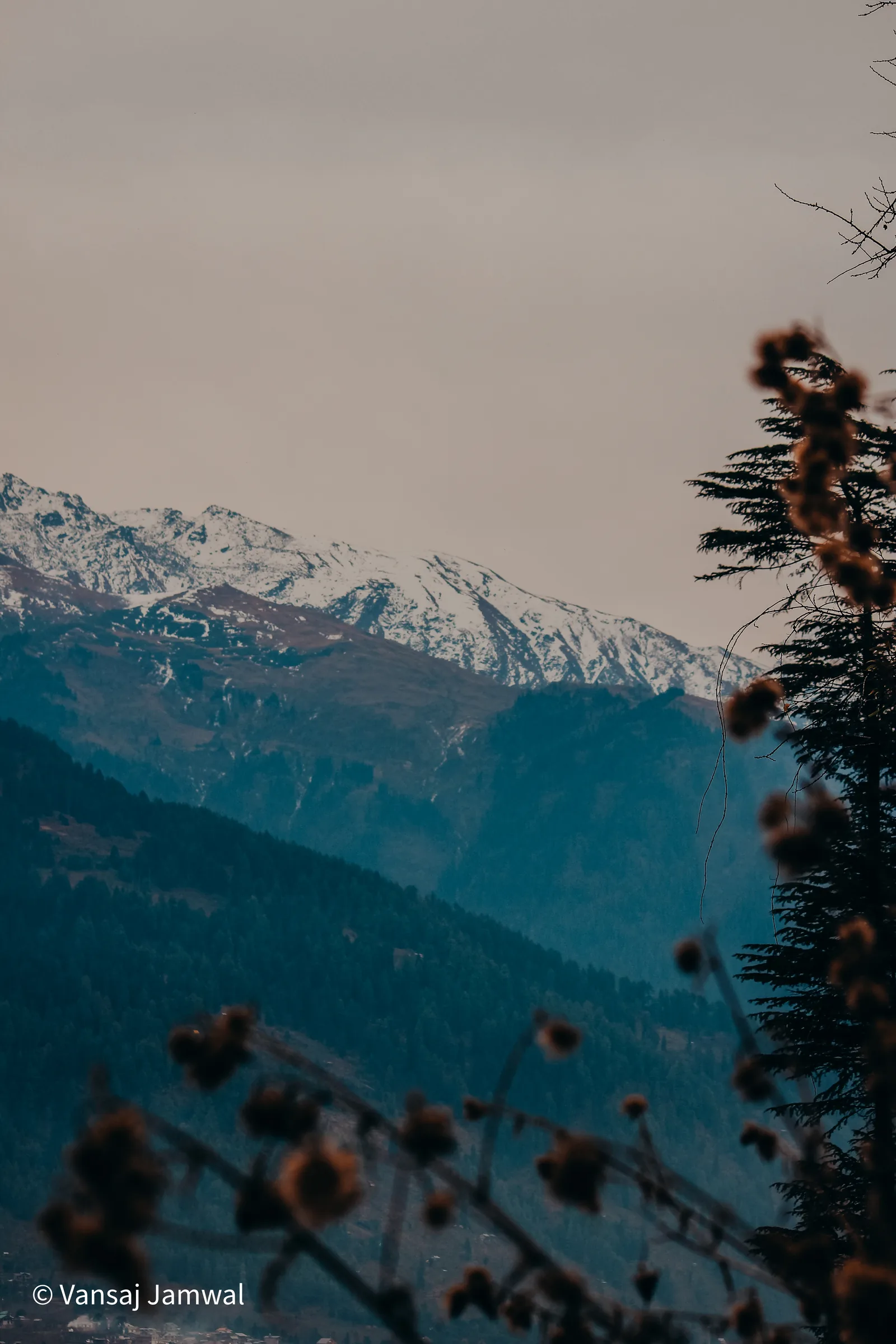 Kasol, Snow on the ridges above Kasol